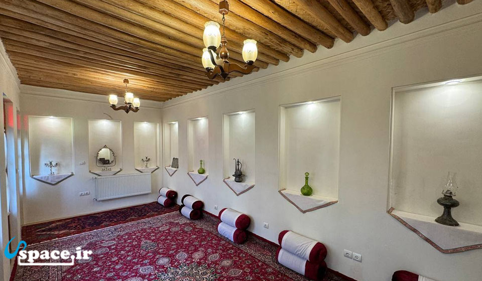 نمای داخلی اتاق شیراز اقامتگاه بوم گردی جانان - شیراز